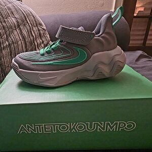 Nike Kids Sneakers - Green and Gray